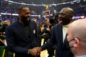 体育视频直播-给乔科詹三人排名？AJ·迪班萨：乔丹、勒布朗、科比